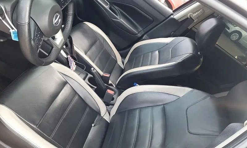 Nissan Versa Exclusi...