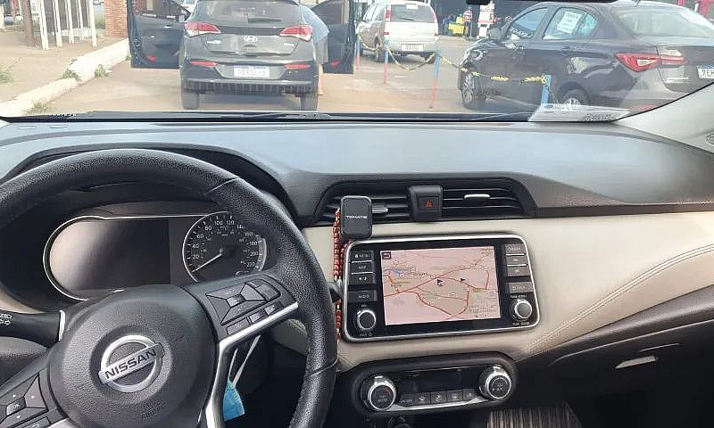 Nissan Versa Exclusi...