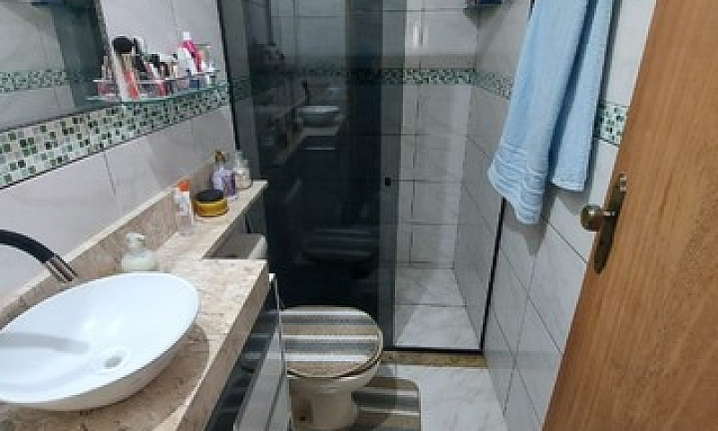 Vendo Essa Casa Com ...
