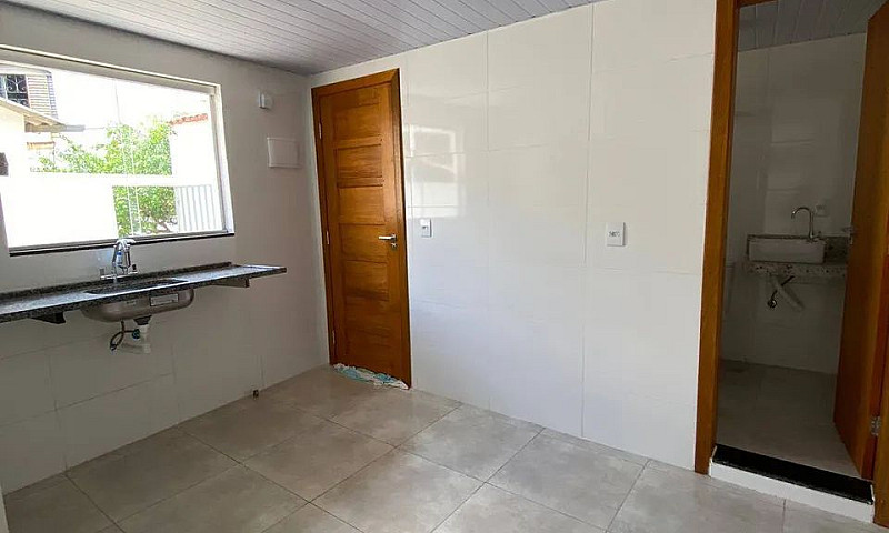 Linda Casa De Fundos...