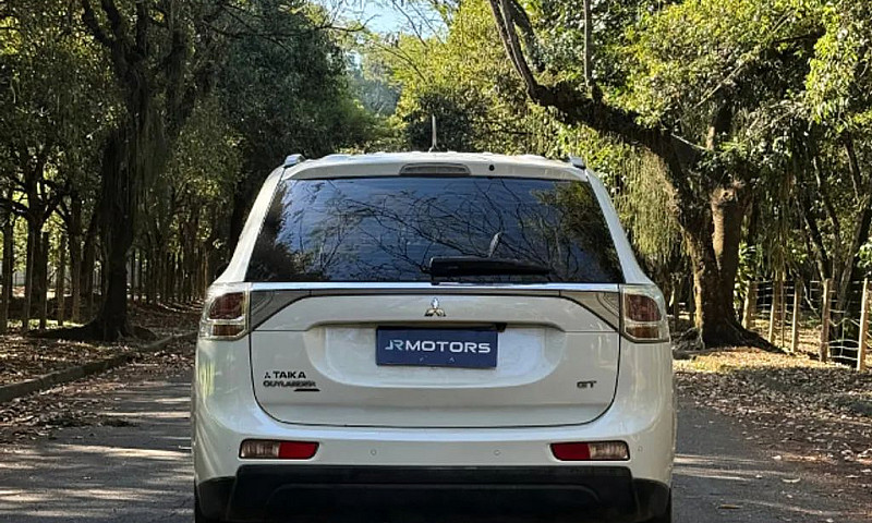 Mitsubishi Outlander...