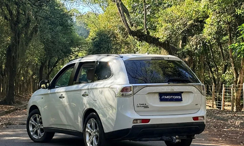 Mitsubishi Outlander...