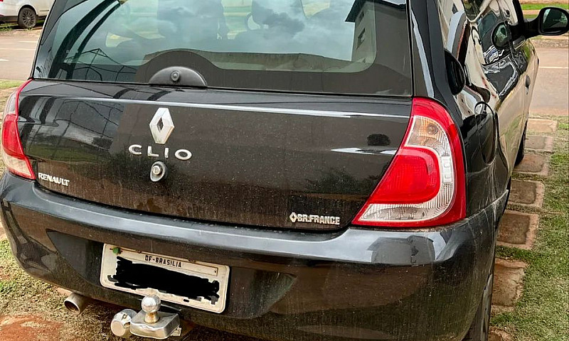 Renault Clio Authent...