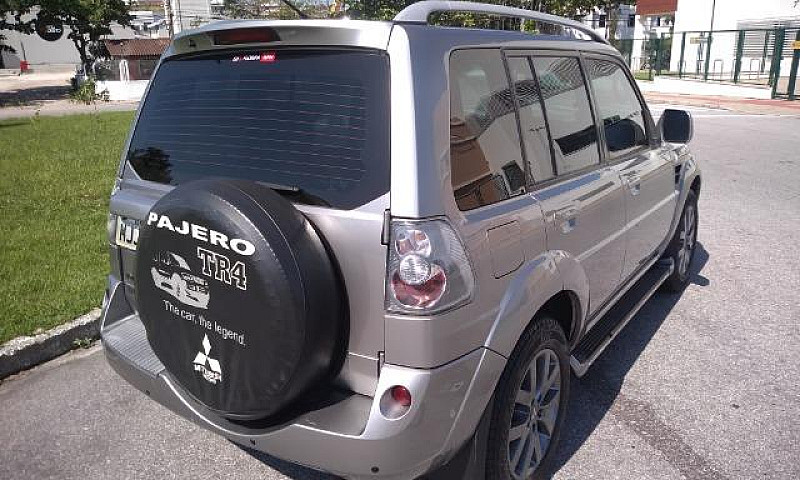 Mitsubishi Pajero 4X...