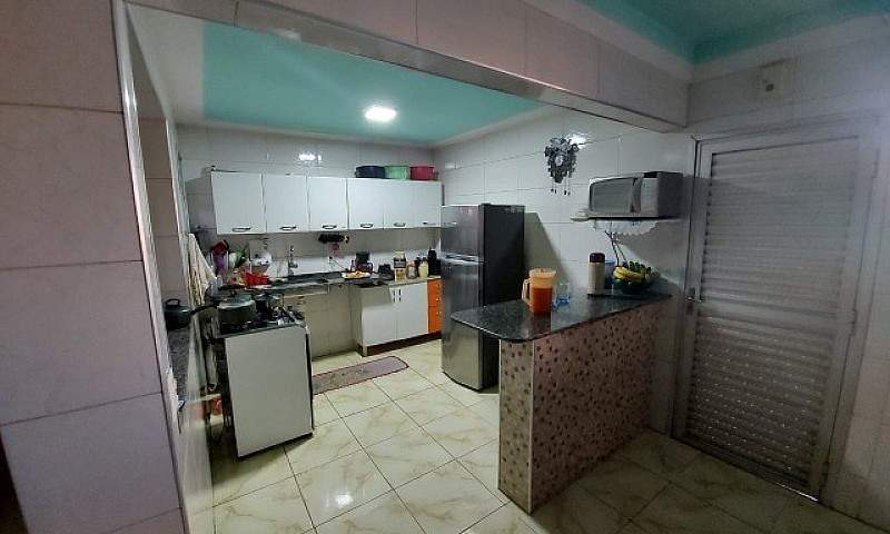 Vendo Essa Casa Com ...