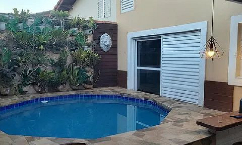 Casa Com Piscina Alu...