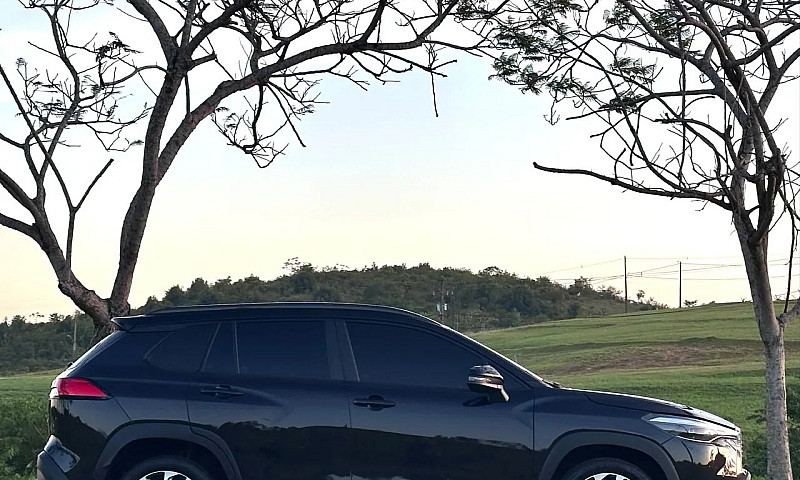 Toyota Corolla Cross...