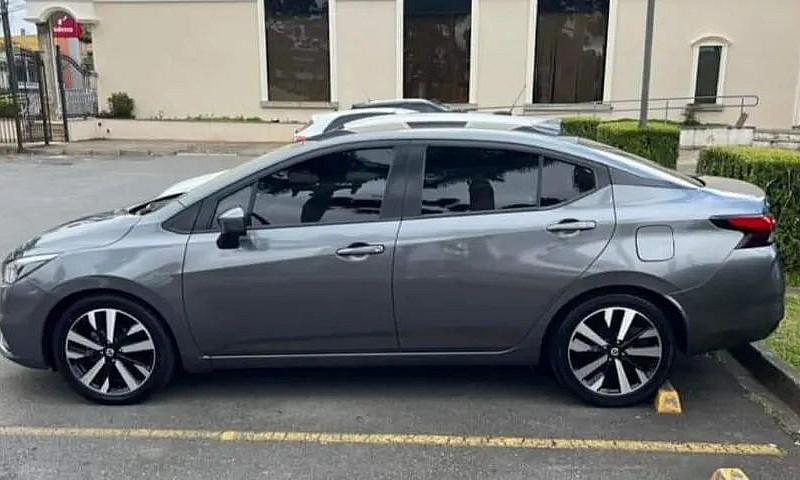 Nissan Versa Exclusi...