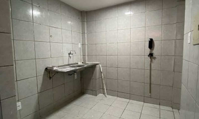 Aluga-Se Apt. Parale...