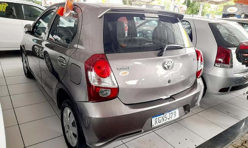 Toyota Etios X 1.3 F...