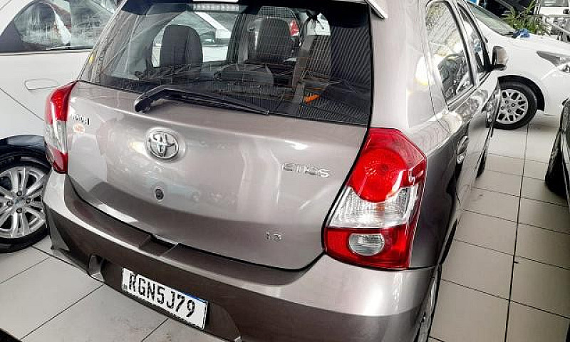 Toyota Etios X 1.3 F...