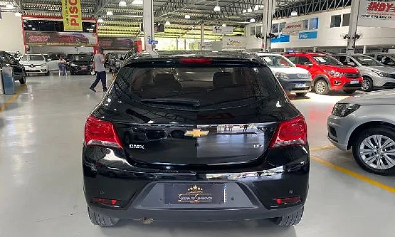 Chevrolet Onix Hatch...