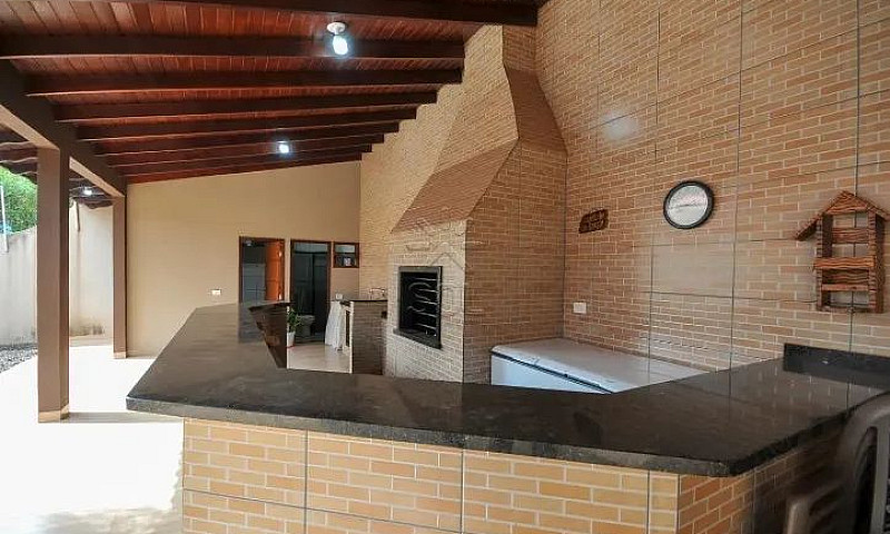 Belíssima Casa Local...