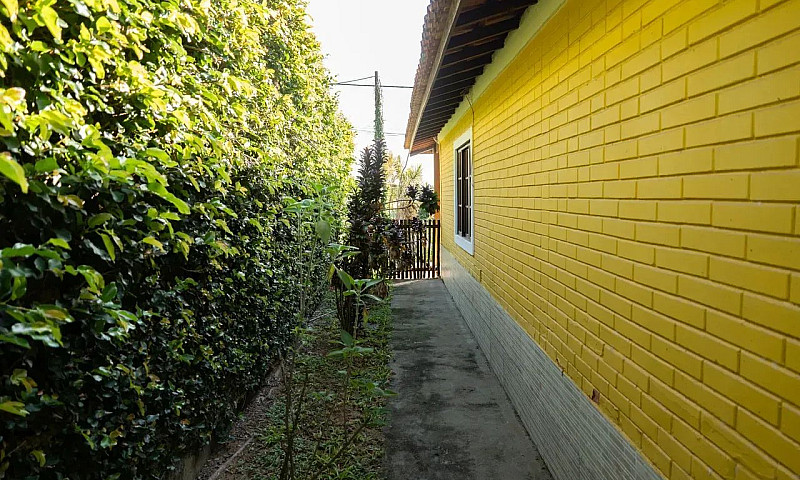 À Venda Casa Com 3 Q...