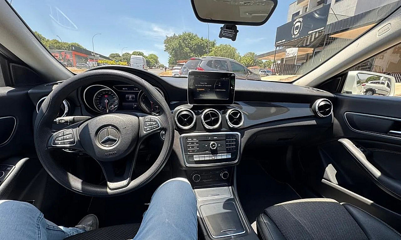 Mercedes-Benz Cla-18...