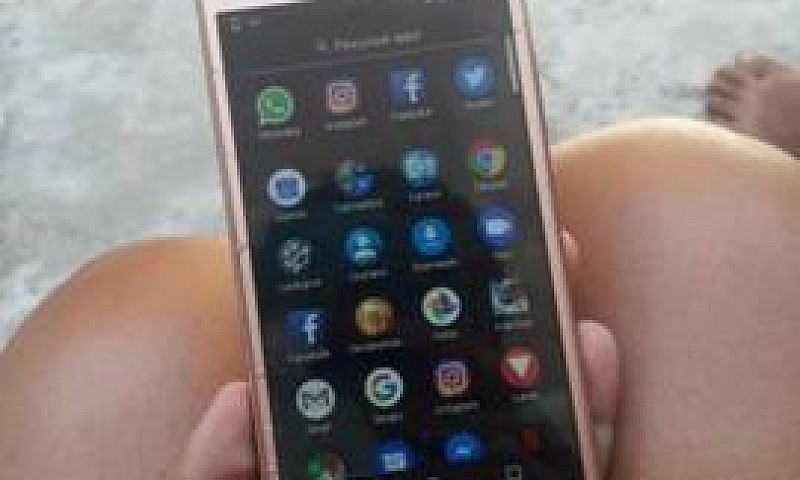Moto E4...