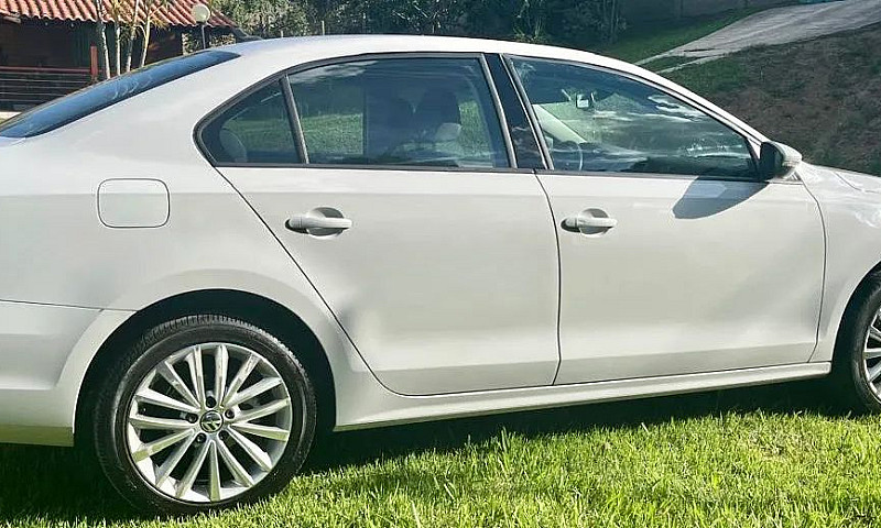 Volkswagen Jetta Com...
