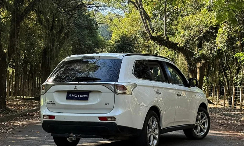 Mitsubishi Outlander...