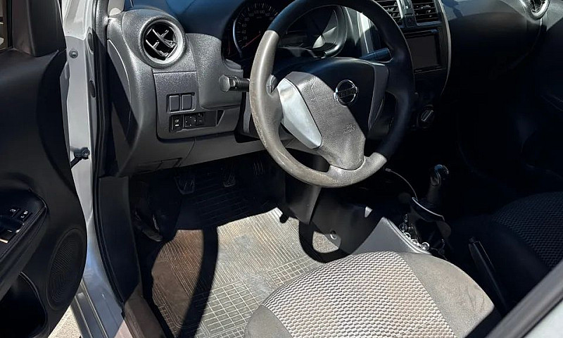 Nissan Versa 1.0 12V...