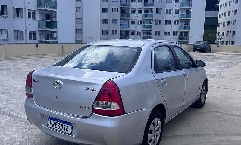 Toyota Etios Xs Seda...