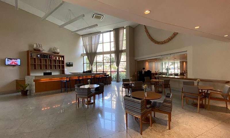 Edf. Bristol Suítes ...