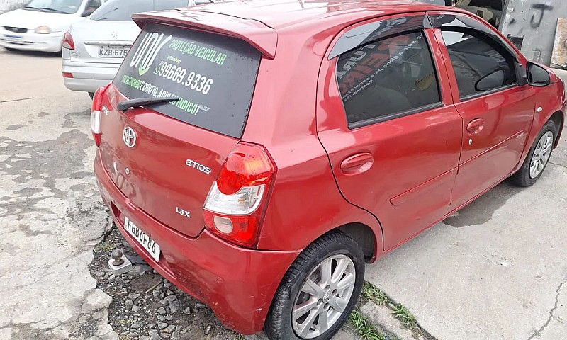 Toyota Etios X 1.3 F...