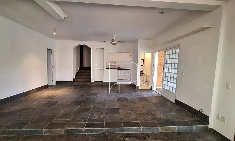 Casa Com 3 Dormitóri...