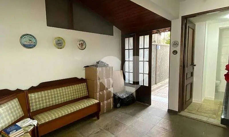Casa Com 5 Dormitóri...