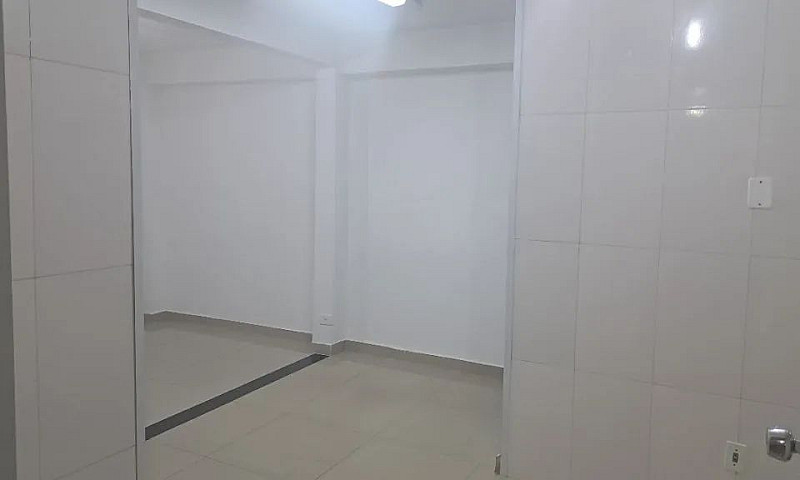 Espaçoso Sobrado Com...