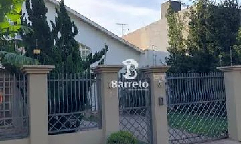 Casa Em Área Nobre D...