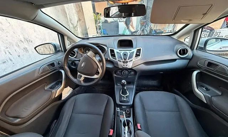 Ford Fiesta Se 1.6 1...