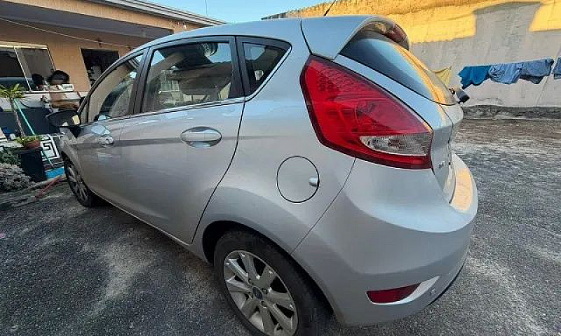 Ford Fiesta Se 1.6 1...