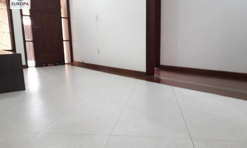 Casa À Venda Com 3 D...