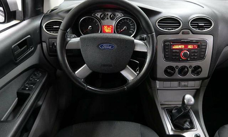 Ford Focus Hatch 1.6...