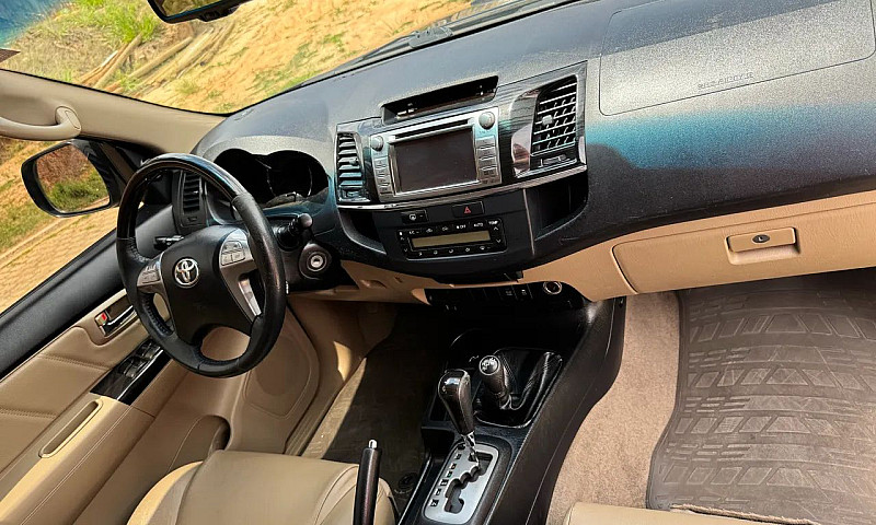 Toyota Hilux Sw4 Srv...