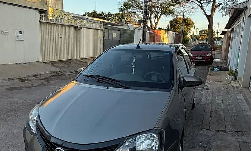 Toyota Etios X 1.3 F...