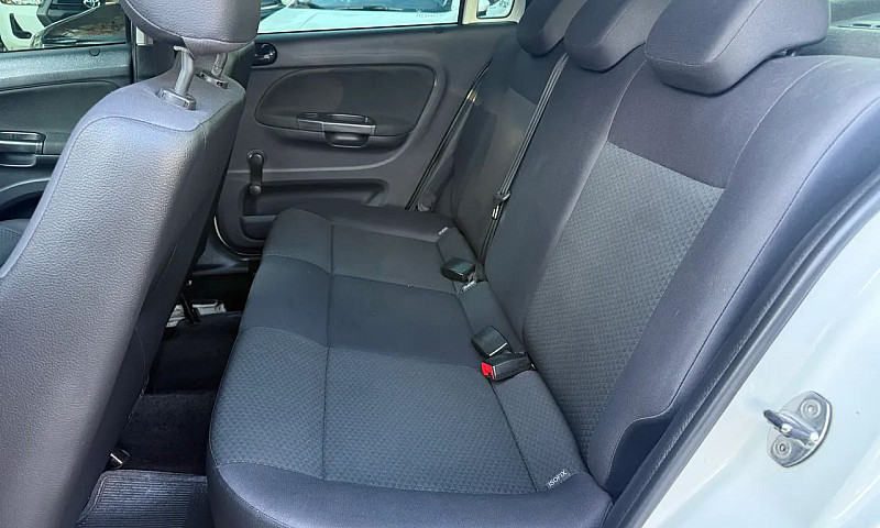 Volkswagen Voyage 1....