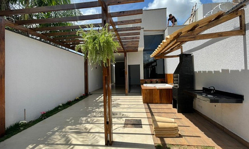 Casa Tres Quartos Em...
