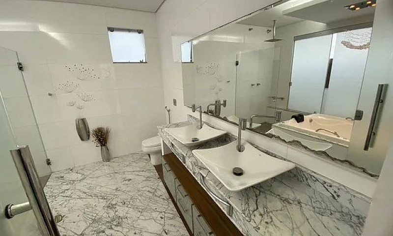 Alugo Belíssima Casa...