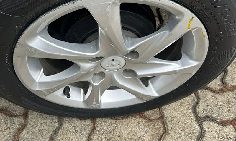 Peugeot 208 Active/A...