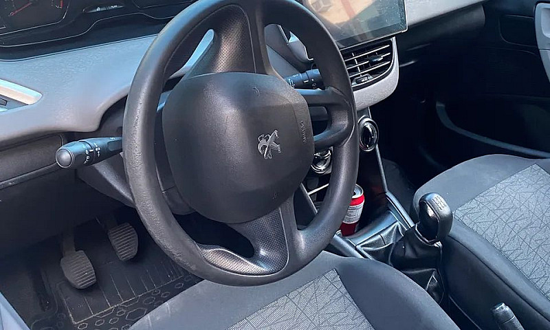 Peugeot 208 Active 1...