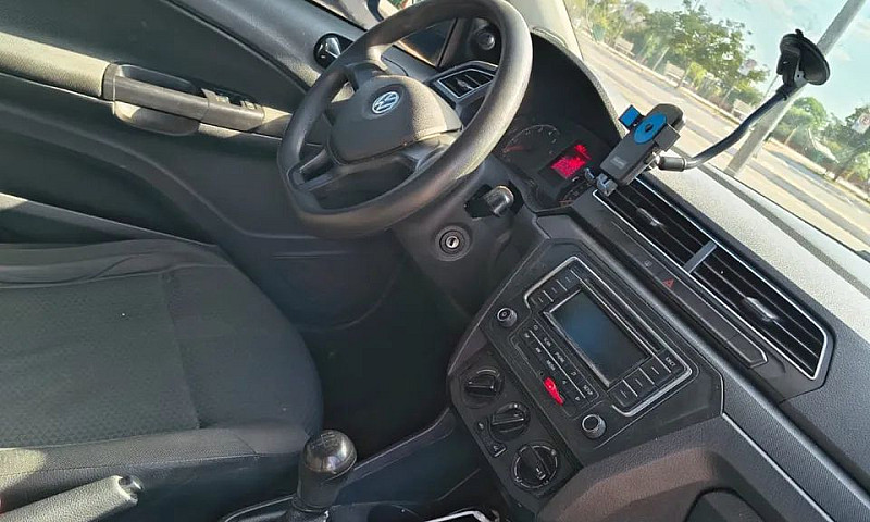 Volkswagen Voyage 1....