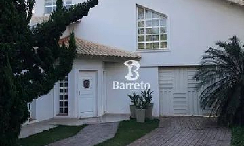 Casa Em Área Nobre D...