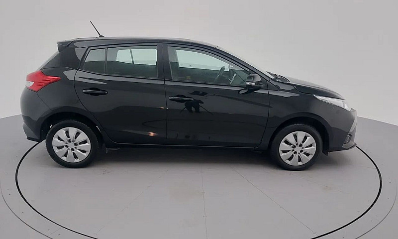 Toyota Yaris 2023 1....