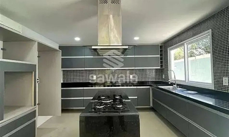 Casa À Venda Com 680...