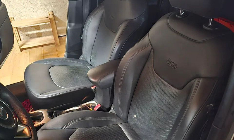 Renegade 1.8 Sport A...