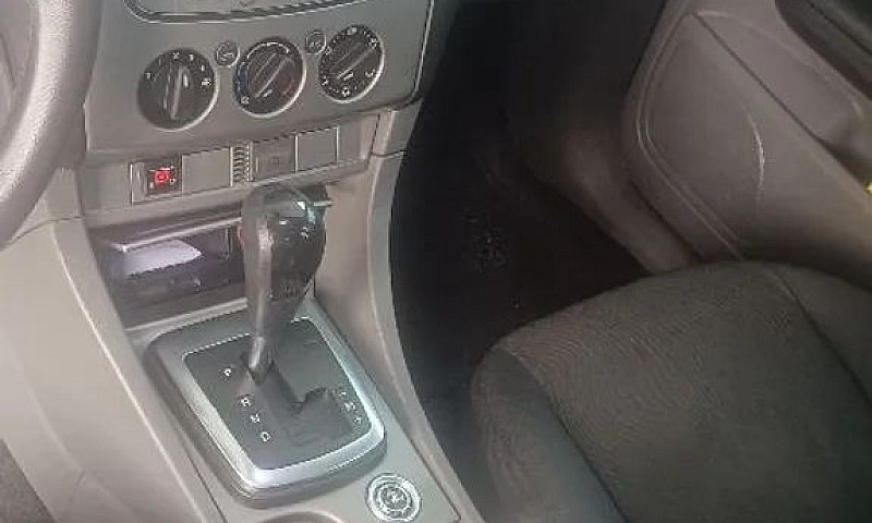 Ford Focus Sedan 2.0...