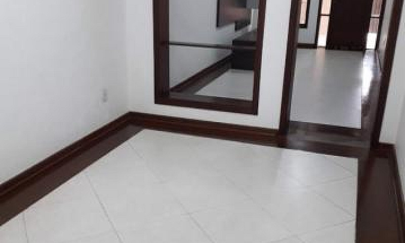 Casa À Venda Com 3 D...