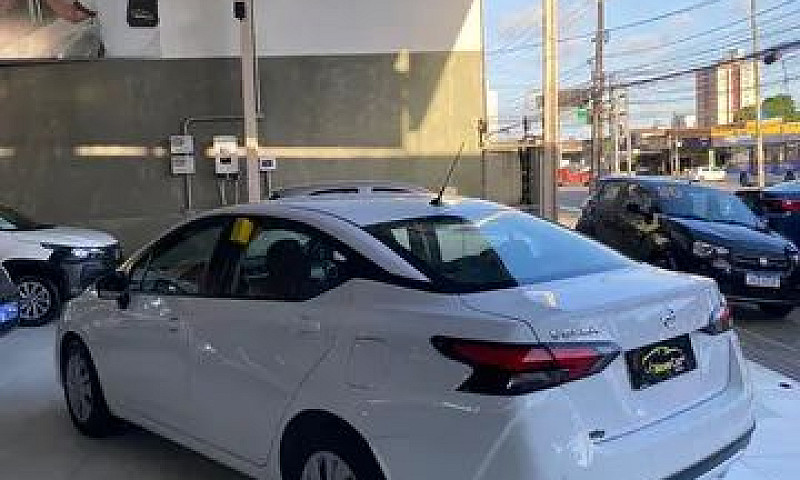 Nissan Versa Sense 1...