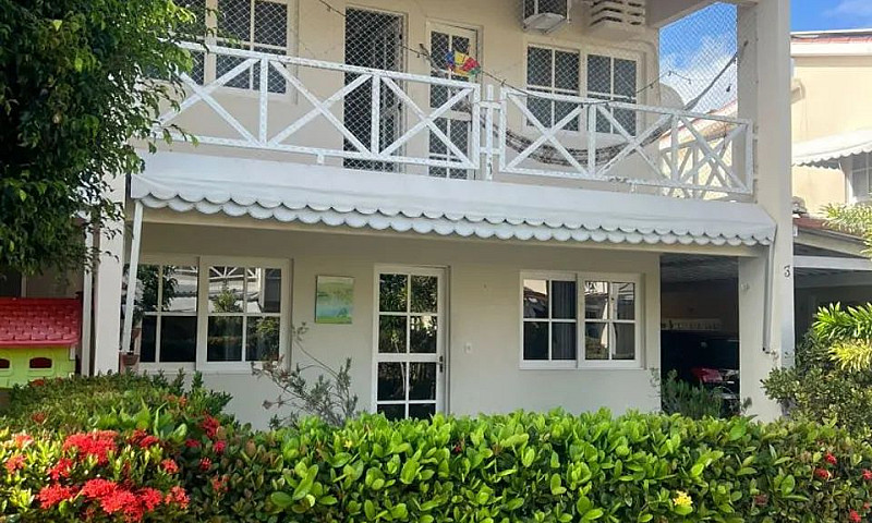Casa Condomínio Fech...